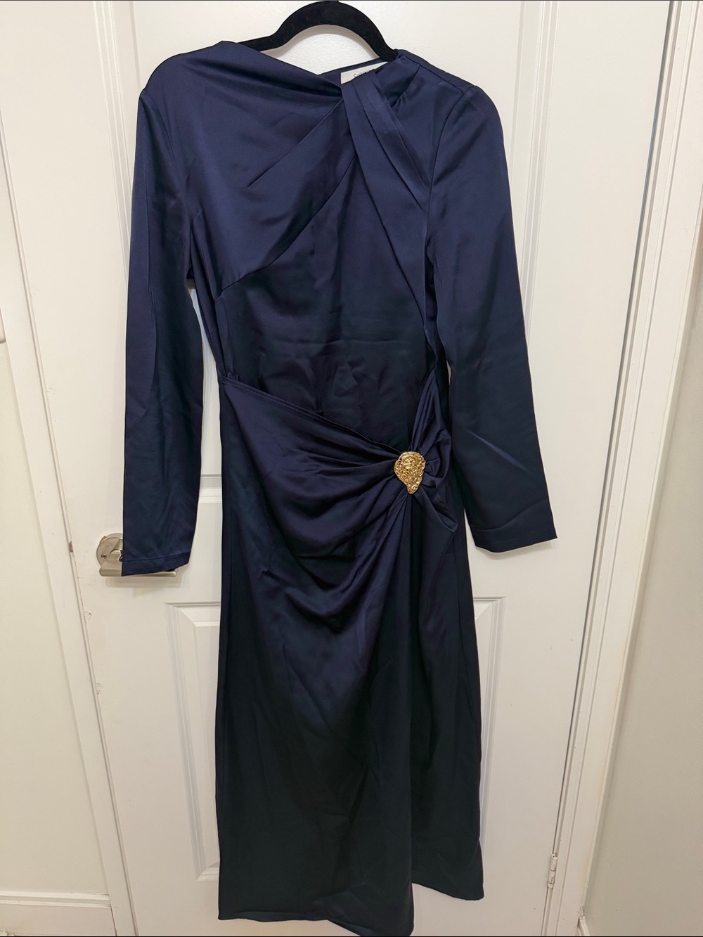 Elegant Navy Long-Sleeve Midi Dress with Gold Accent